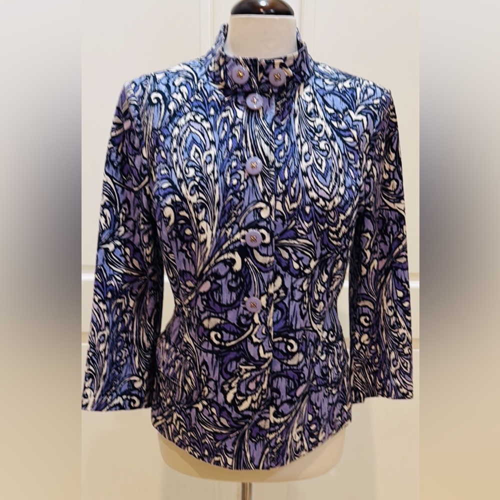 St. John ladies jacket size medium price is firm